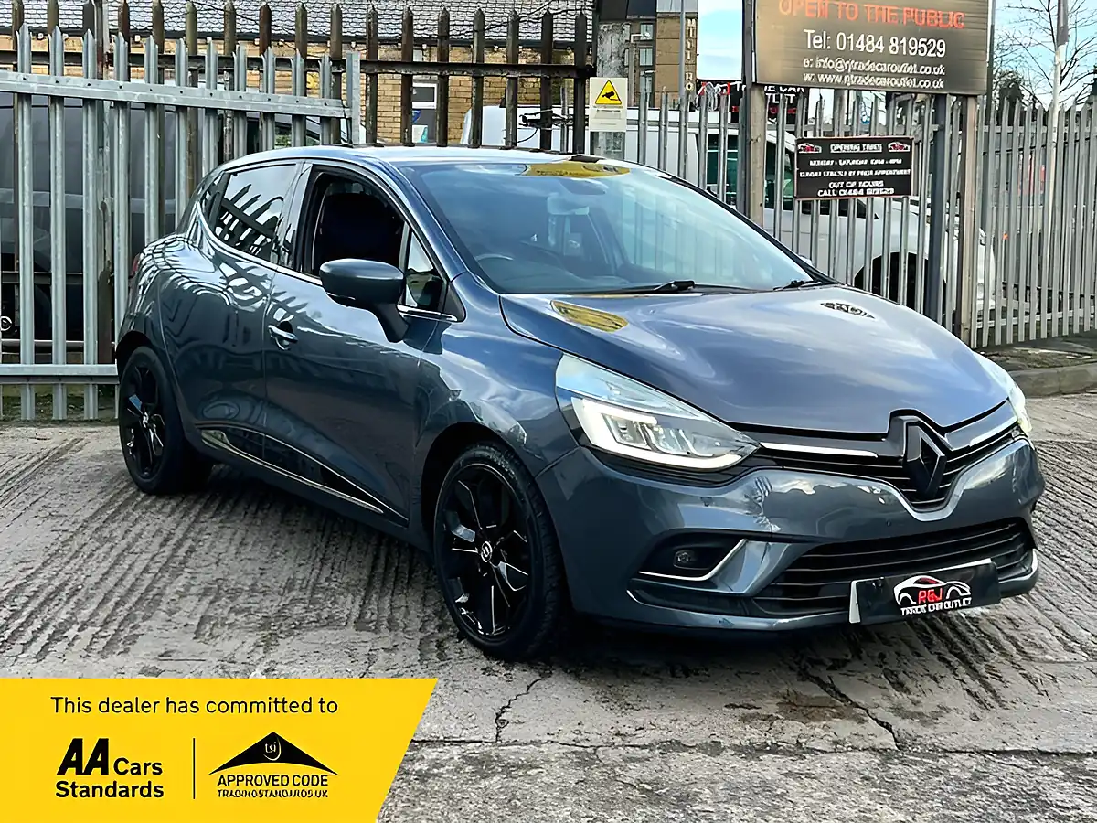 Used 2018 Renault Clio Dynamique S Nav Grey - Front View
