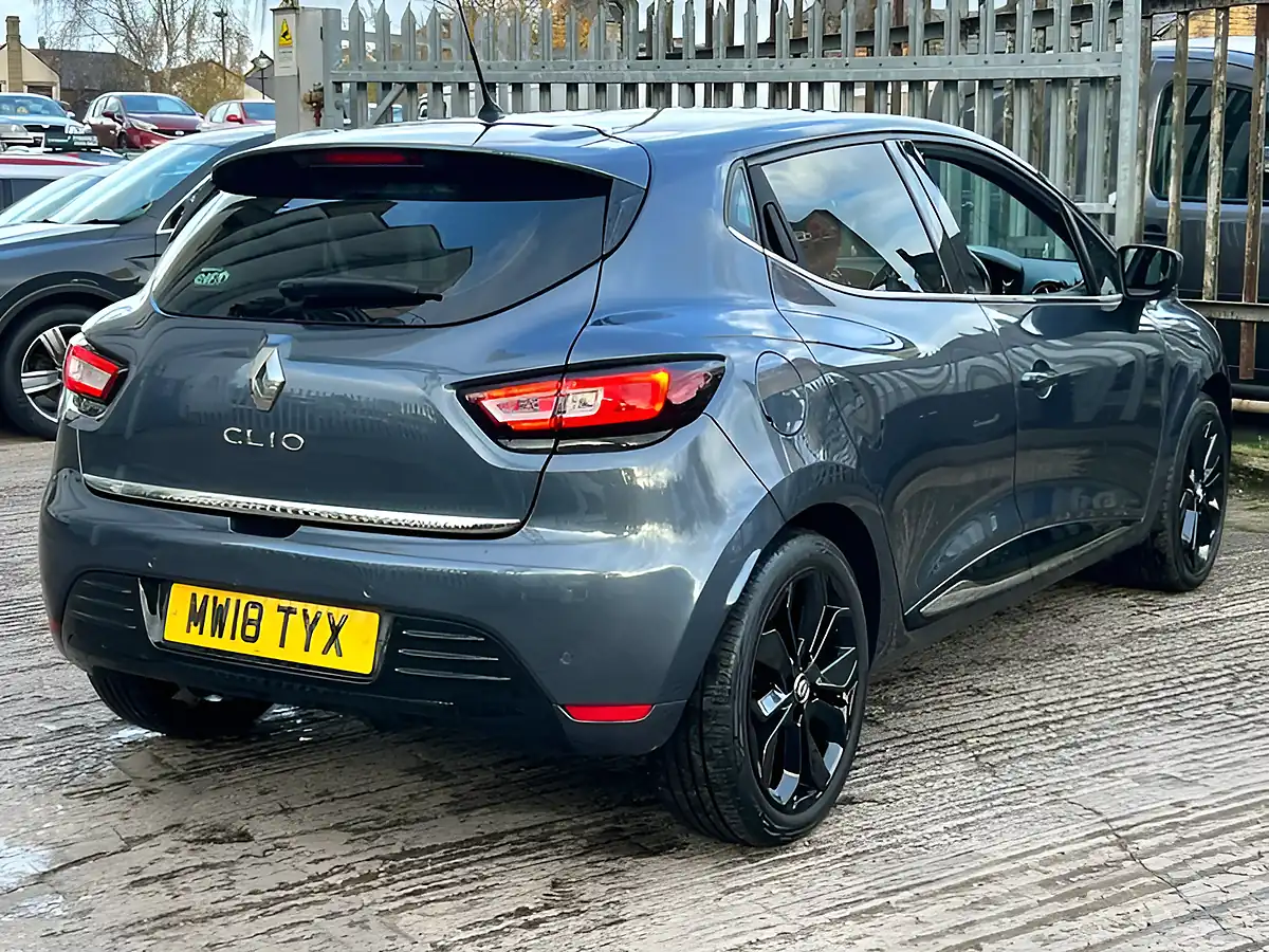 Used 2018 Renault Clio Dynamique S Nav Grey - Interior and Exterior details 11