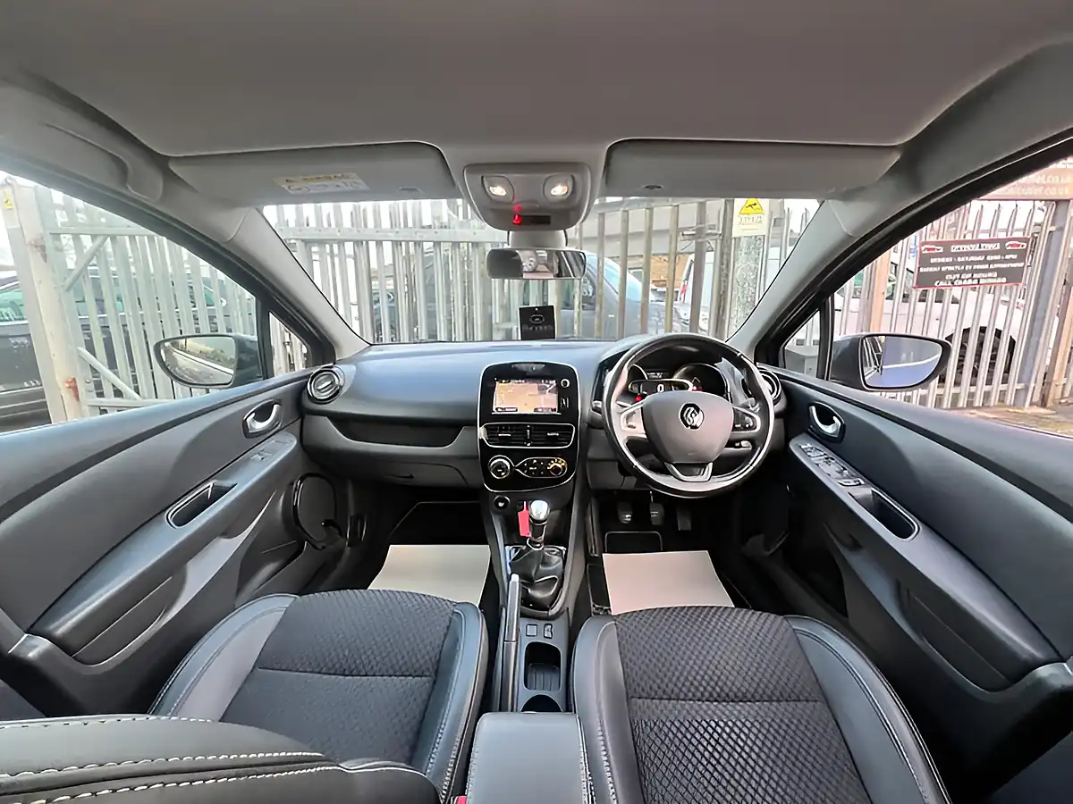Used 2018 Renault Clio Dynamique S Nav Grey - Interior and Exterior details 13