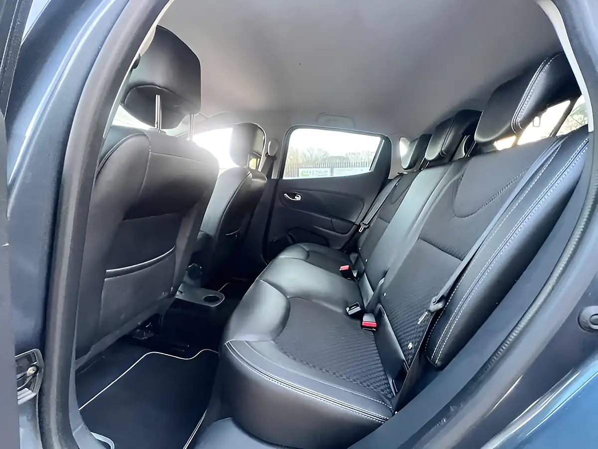 Used 2018 Renault Clio Dynamique S Nav Grey - Interior and Exterior details 15
