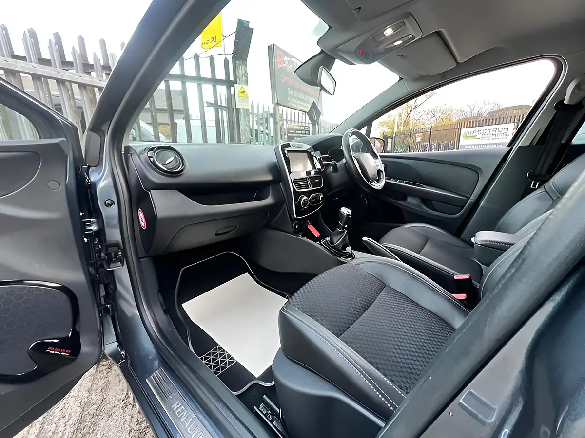 Used 2018 Renault Clio Dynamique S Nav Grey - Interior and Exterior details 19