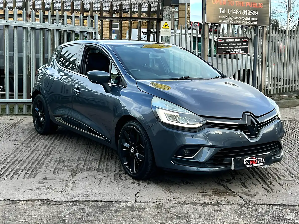 Used 2018 Renault Clio Dynamique S Nav Grey - Interior and Exterior details 6