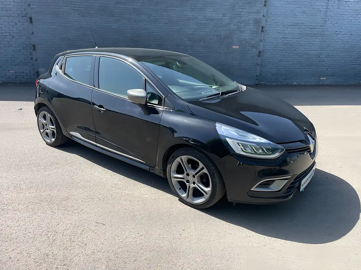 Used 2018 Renault Clio GT Line Black - Front View