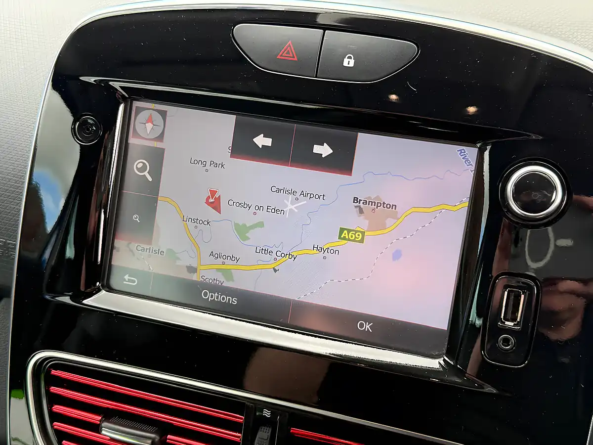 Used 2018 Renault Clio GT-Line Blue - Interior and Exterior details 10