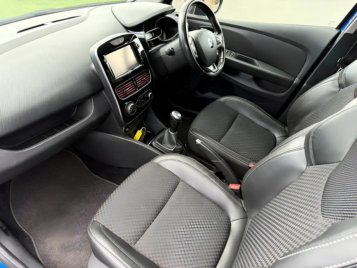 Used 2018 Renault Clio GT-Line Blue - Interior and Exterior details 17