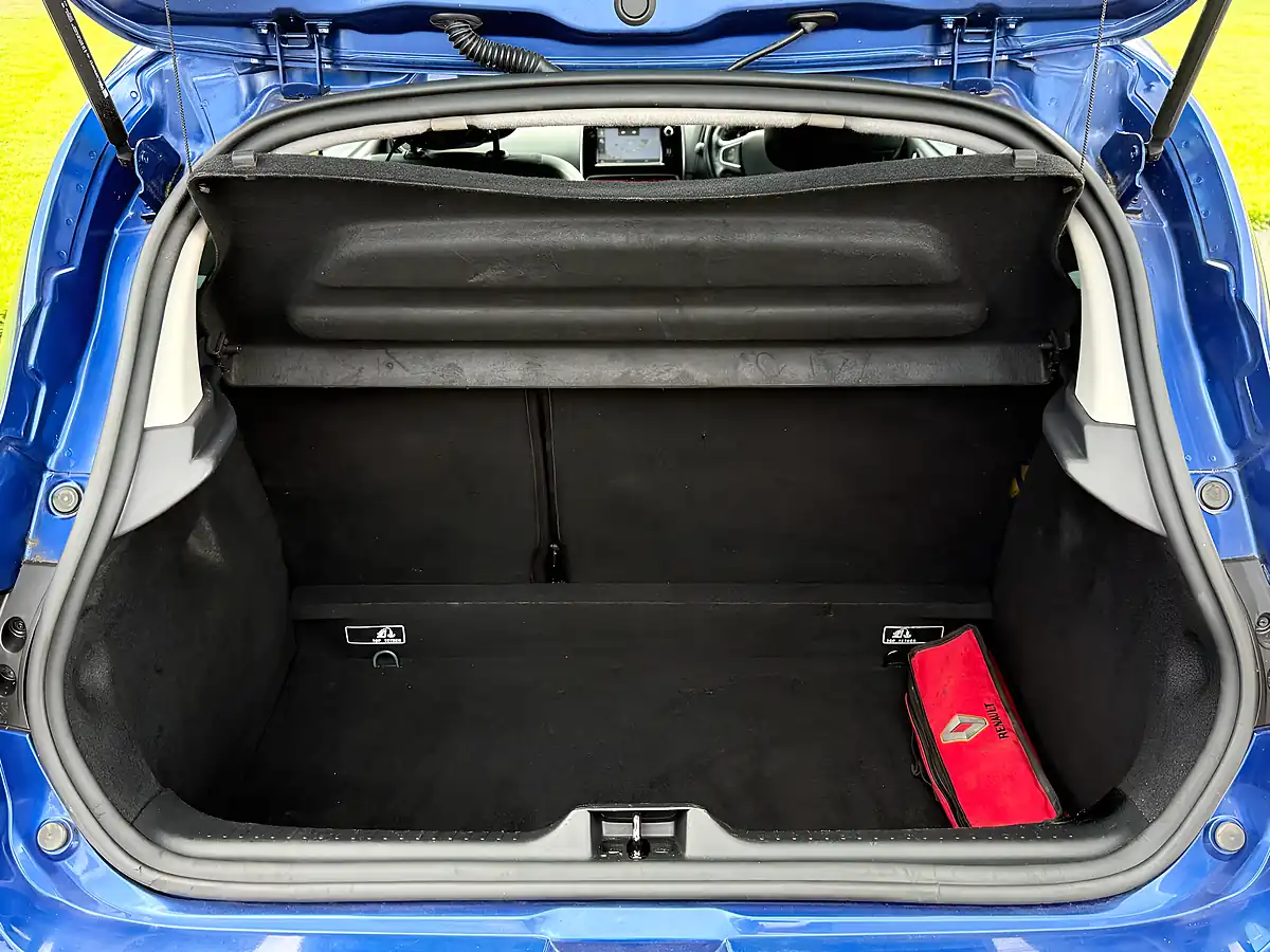 Used 2018 Renault Clio GT-Line Blue - Interior and Exterior details 19