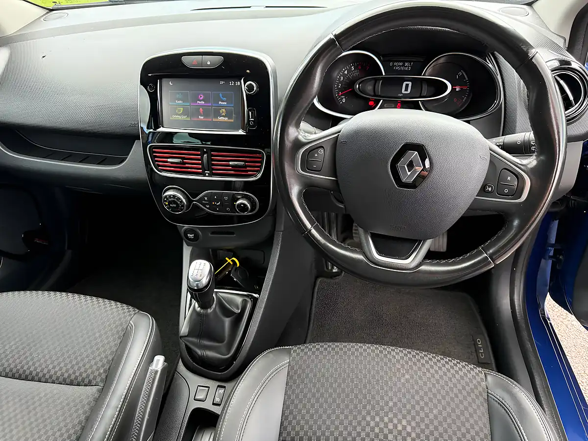 Used 2018 Renault Clio GT-Line Blue - Interior and Exterior details 9