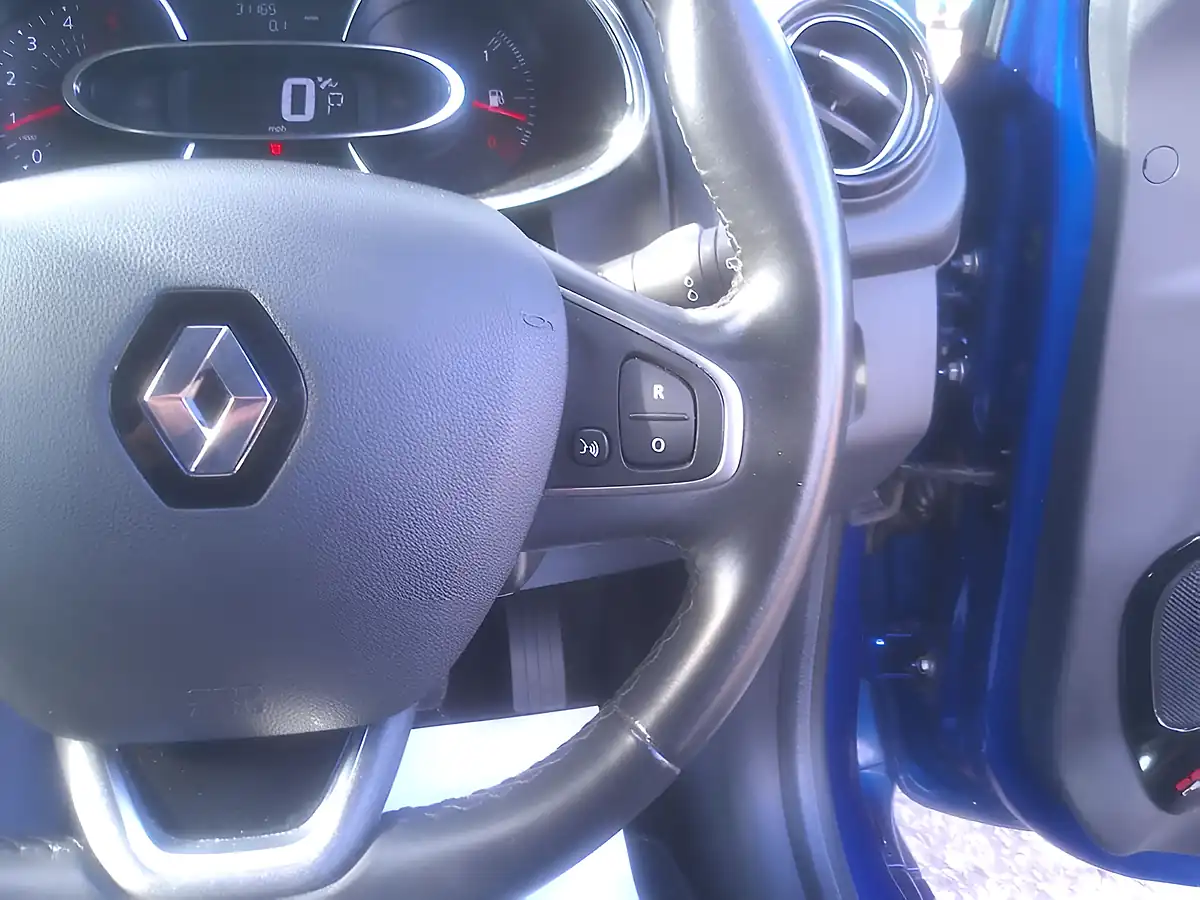 Used 2018 Renault Clio GT Line Blue - Interior and Exterior details 14