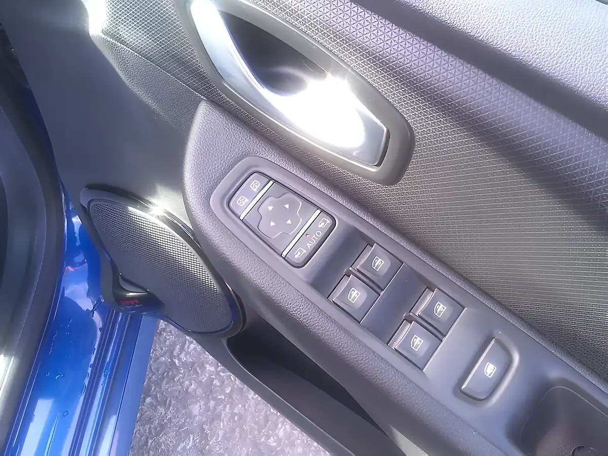 Used 2018 Renault Clio GT Line Blue - Interior and Exterior details 15