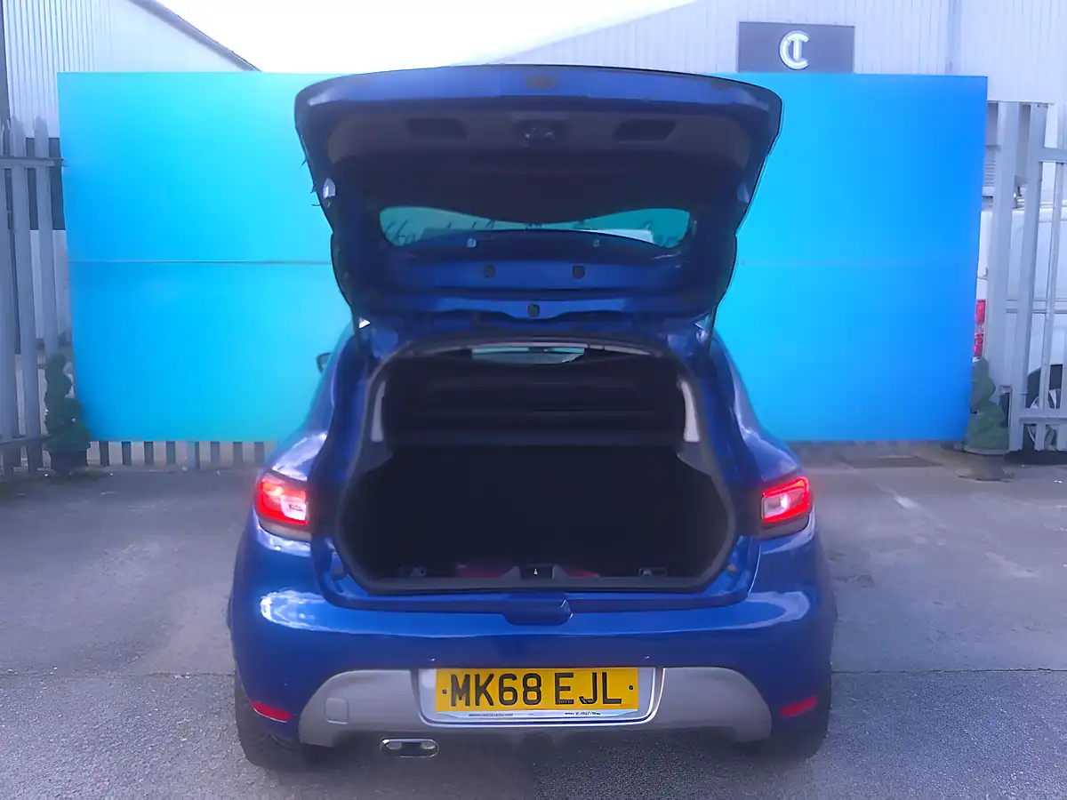 Used 2018 Renault Clio GT Line Blue - Interior and Exterior details 9