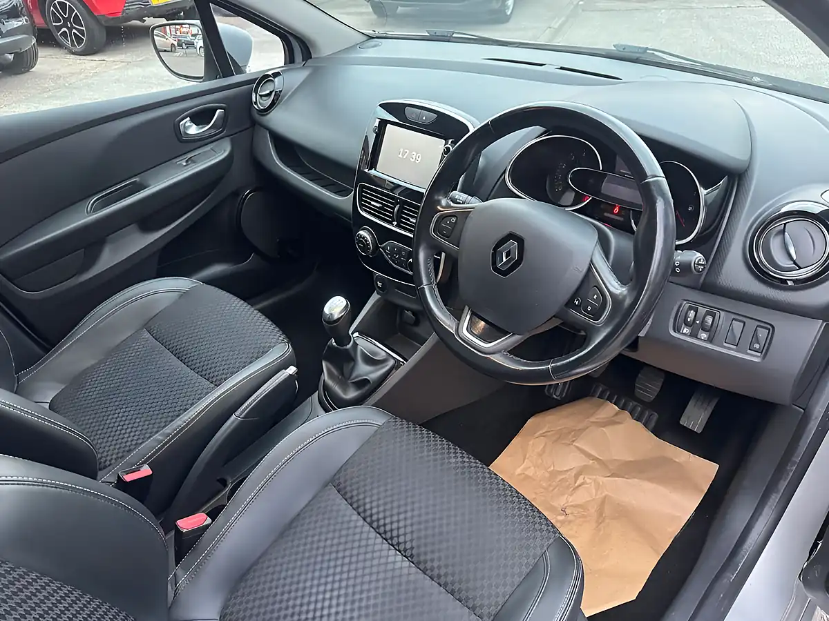 Used 2018 Renault Clio GT Line Diamond Silver - Interior and Exterior details 12