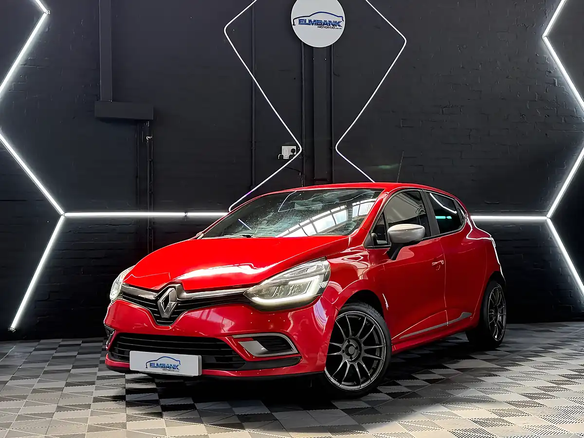 Used 2018 Renault Clio GT Line Flame Red - Front View