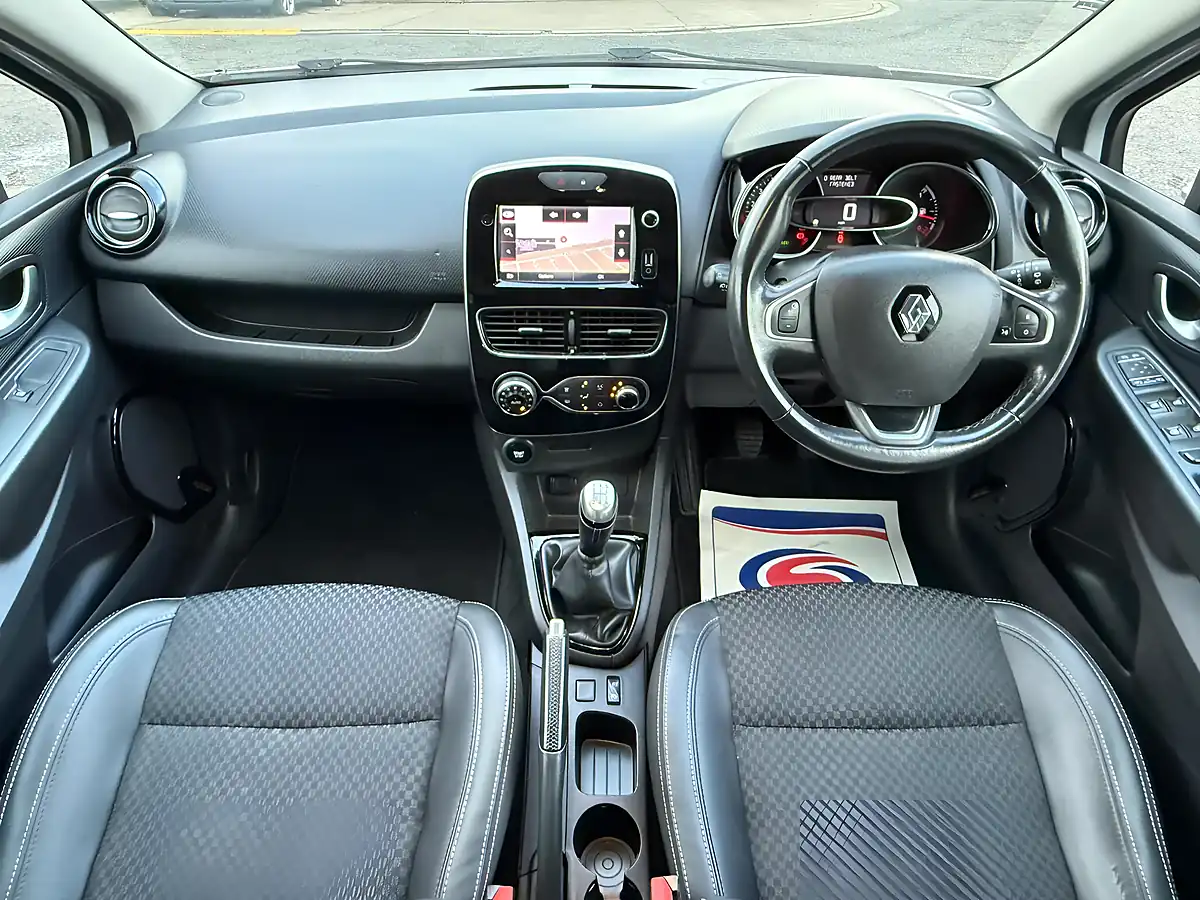 Used 2018 Renault Clio GT Line White - Interior and Exterior details 10