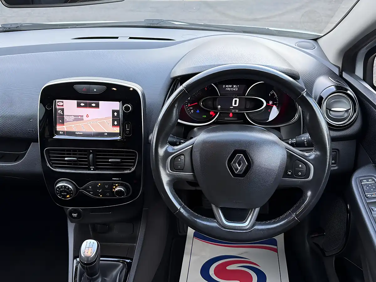 Used 2018 Renault Clio GT Line White - Interior and Exterior details 11