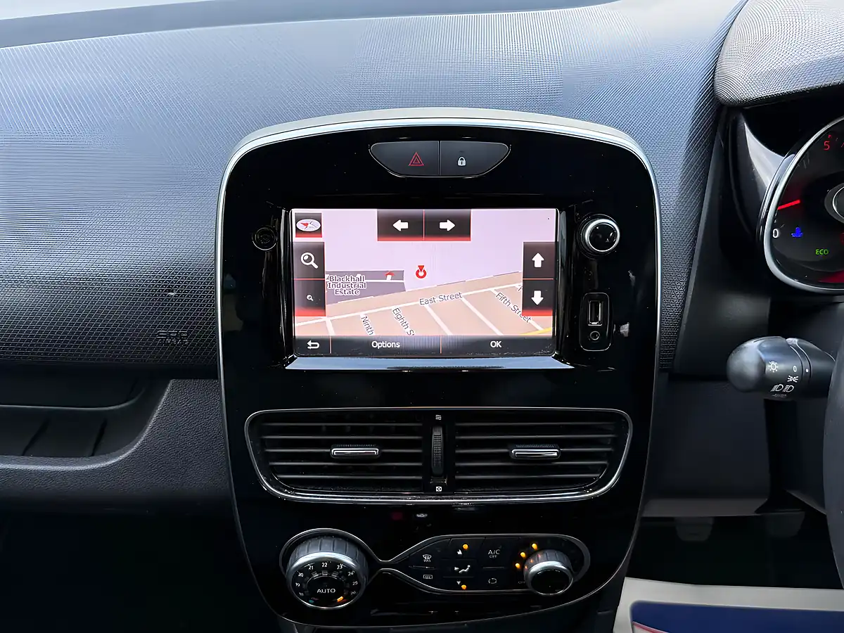 Used 2018 Renault Clio GT Line White - Interior and Exterior details 12
