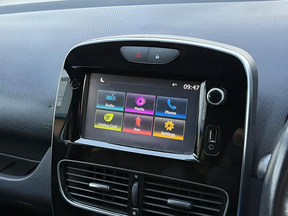 Used 2018 Renault Clio GT Line White - Interior and Exterior details 14