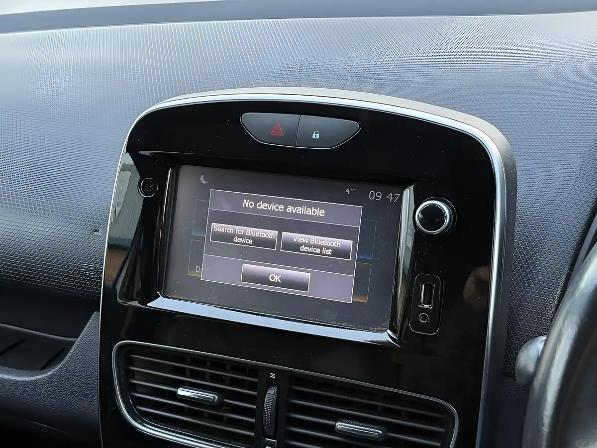Used 2018 Renault Clio GT Line White - Interior and Exterior details 15