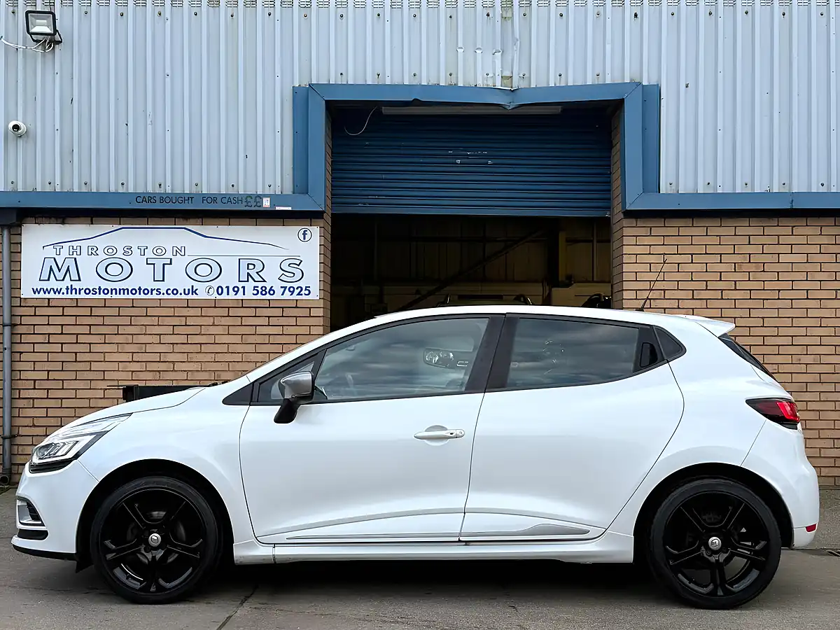 Used 2018 Renault Clio GT Line White - Interior and Exterior details 5