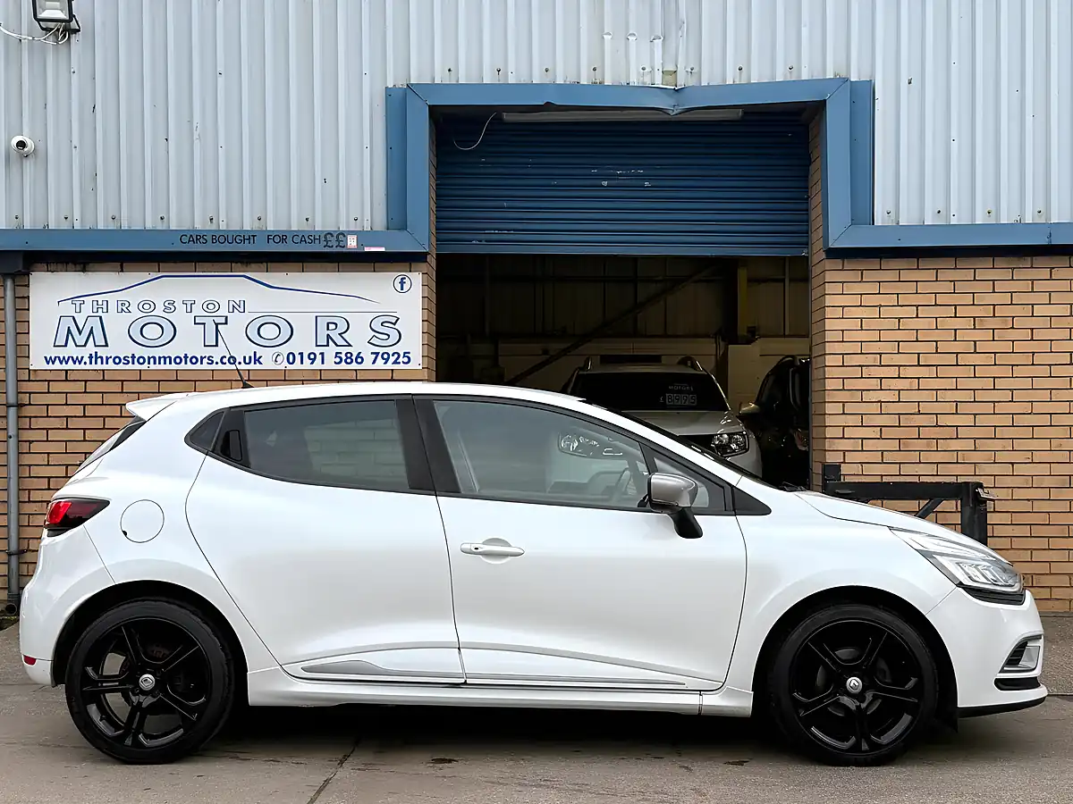 Used 2018 Renault Clio GT Line White - Interior and Exterior details 6