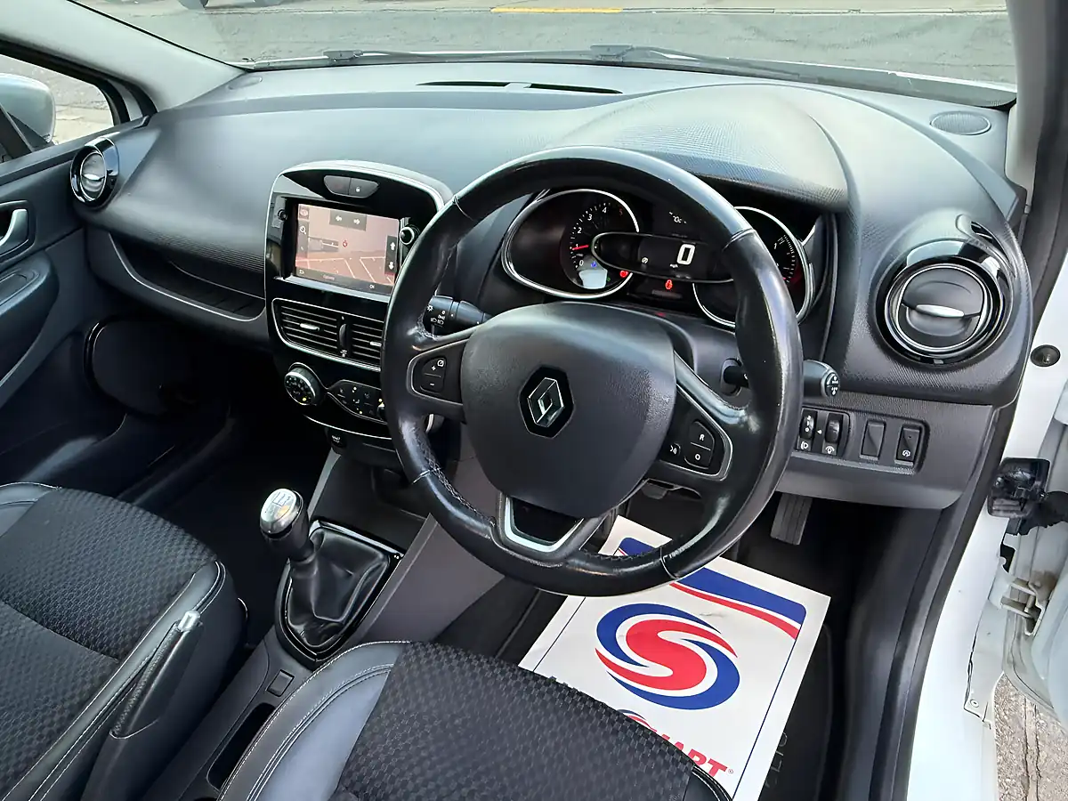 Used 2018 Renault Clio GT Line White - Interior and Exterior details 9