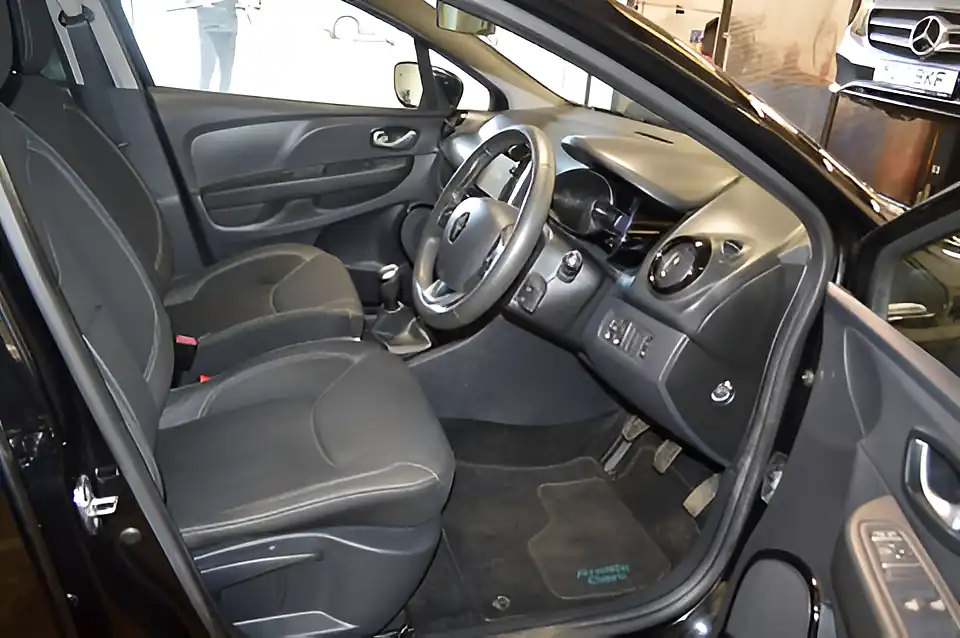 Used 2018 Renault Clio Iconic Black - Interior and Exterior details 11