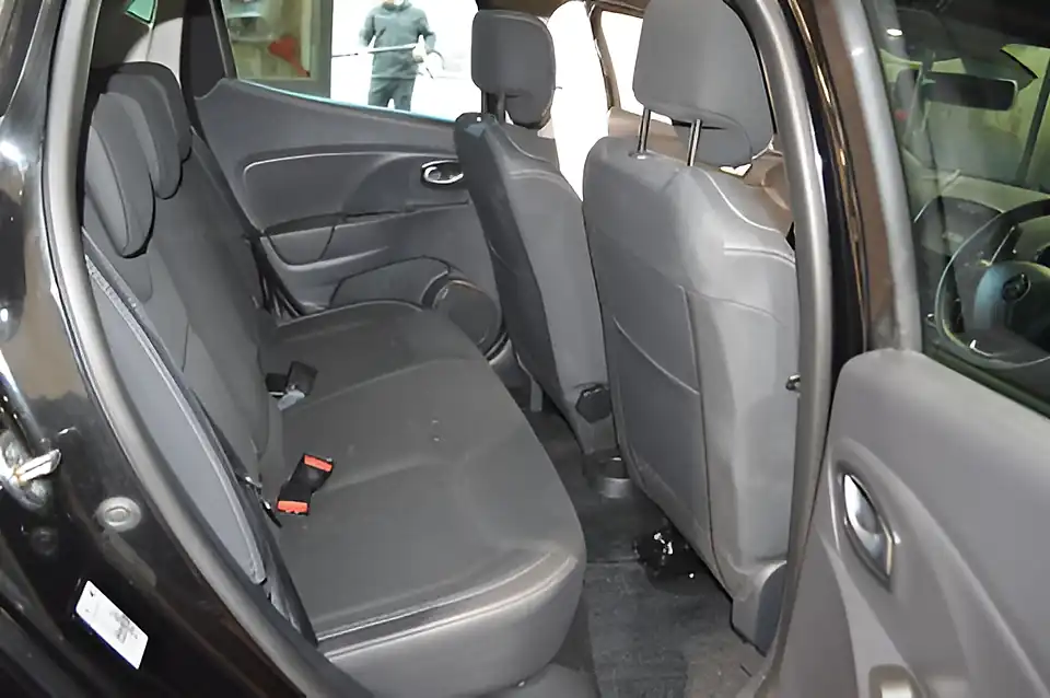 Used 2018 Renault Clio Iconic Black - Interior and Exterior details 13