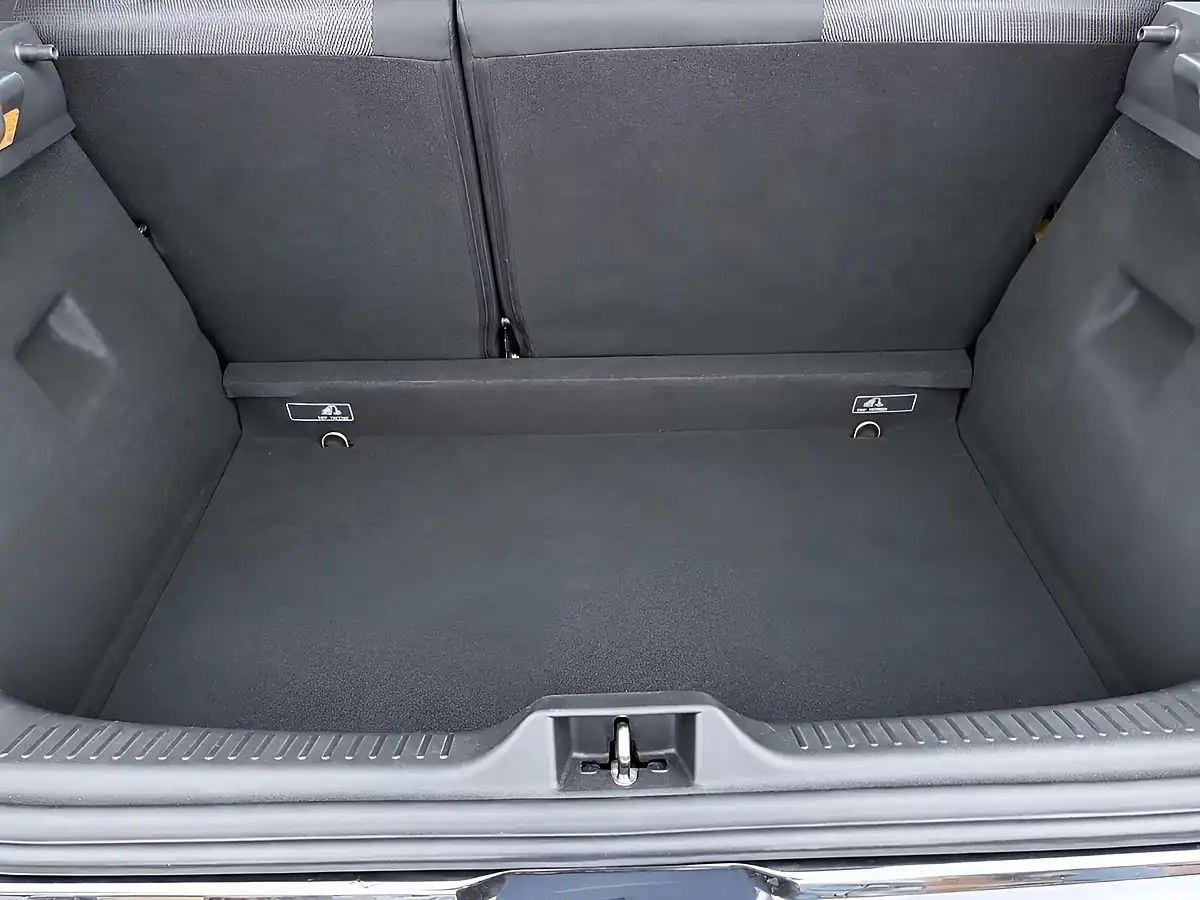 Used 2018 Renault Clio Iconic Black - Interior and Exterior details 20