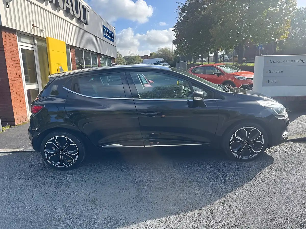 Used 2018 Renault Clio Iconic Black - Interior and Exterior details 5