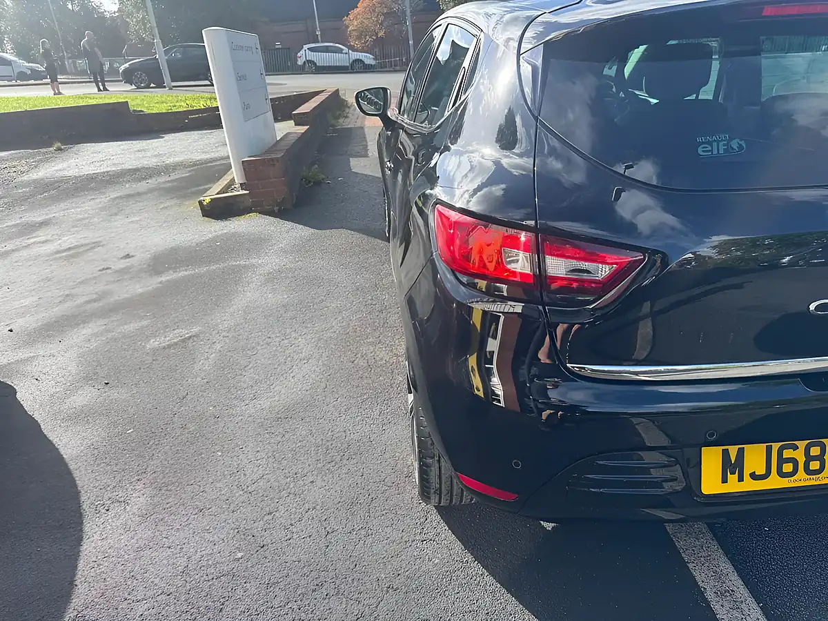 Used 2018 Renault Clio Iconic Black - Interior and Exterior details 9