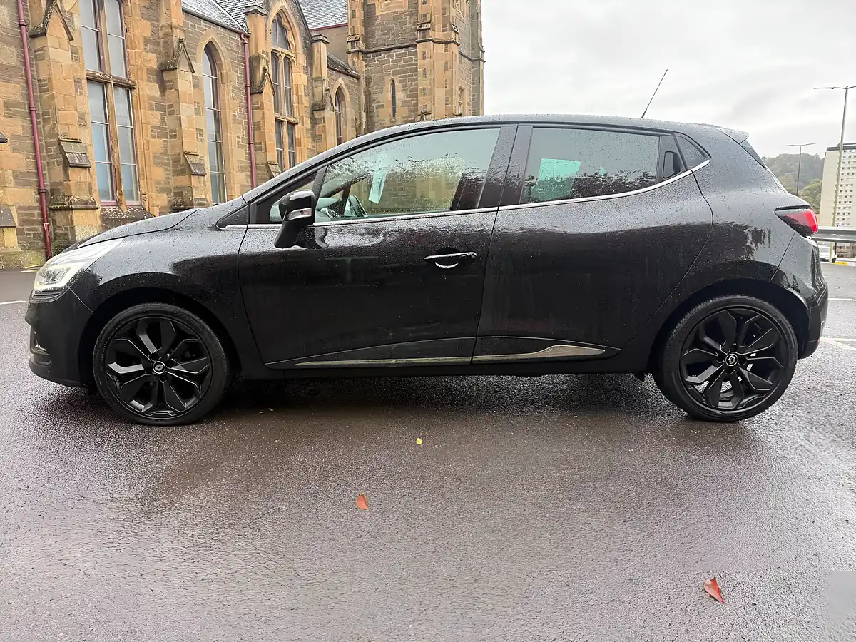 Used 2018 Renault Clio Iconic Black - Interior and Exterior details 11