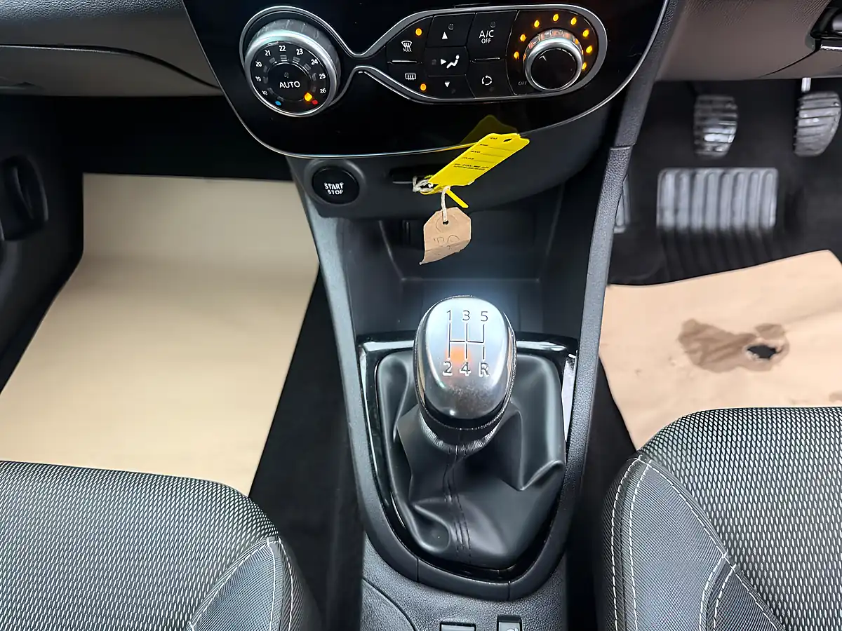 Used 2018 Renault Clio Iconic Black - Interior and Exterior details 18