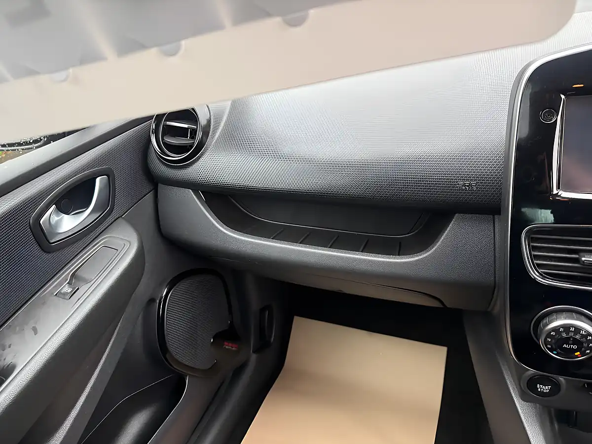 Used 2018 Renault Clio Iconic Black - Interior and Exterior details 19