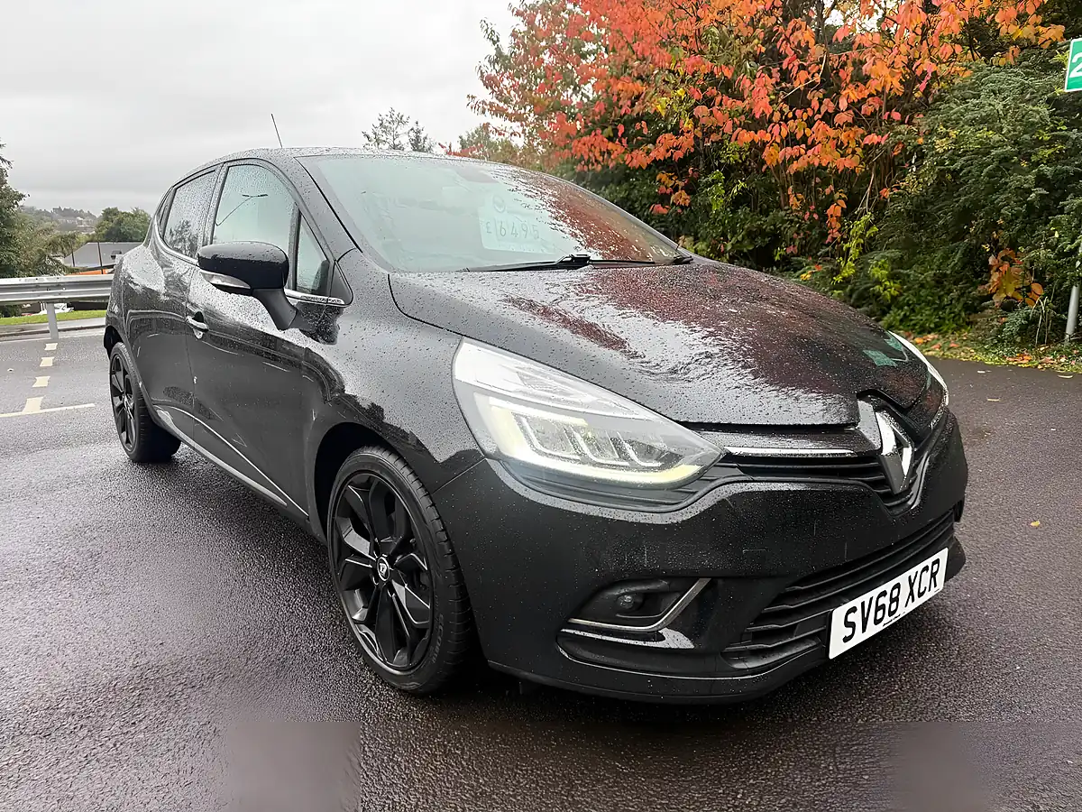 Used 2018 Renault Clio Iconic Black - Interior and Exterior details 3