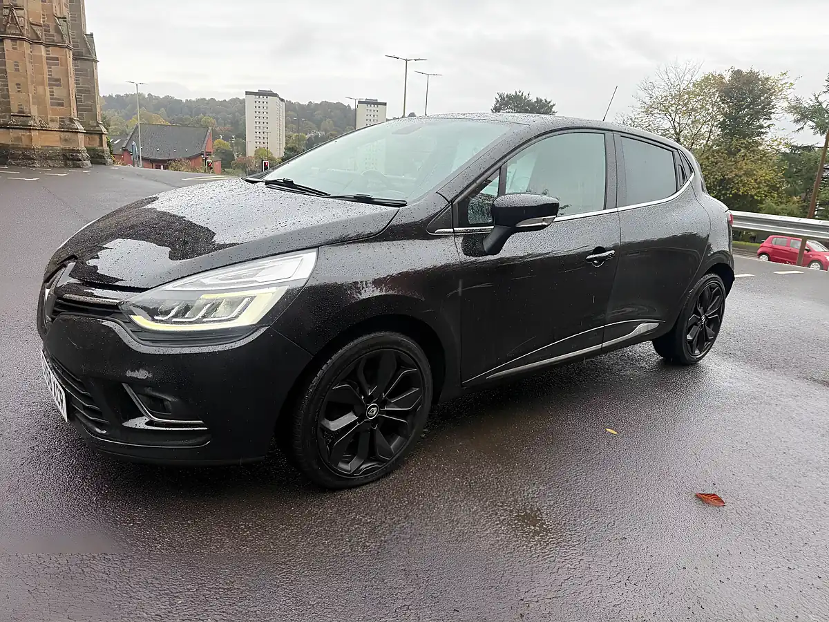 Used 2018 Renault Clio Iconic Black - Interior and Exterior details 5