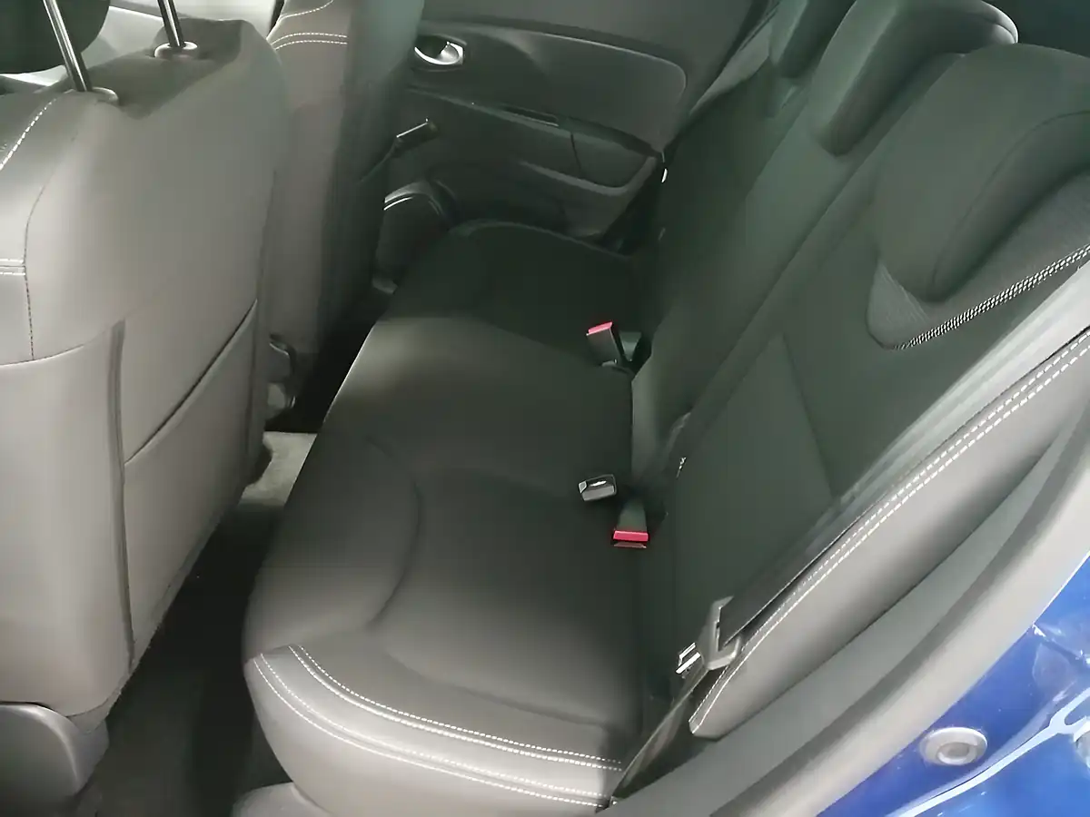 Used 2018 Renault Clio Iconic Blue - Interior and Exterior details 10