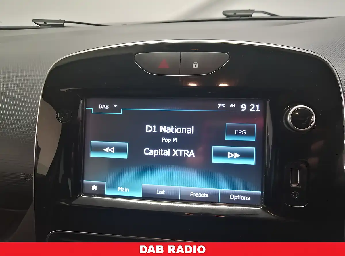 Used 2018 Renault Clio Iconic Blue - Interior and Exterior details 11