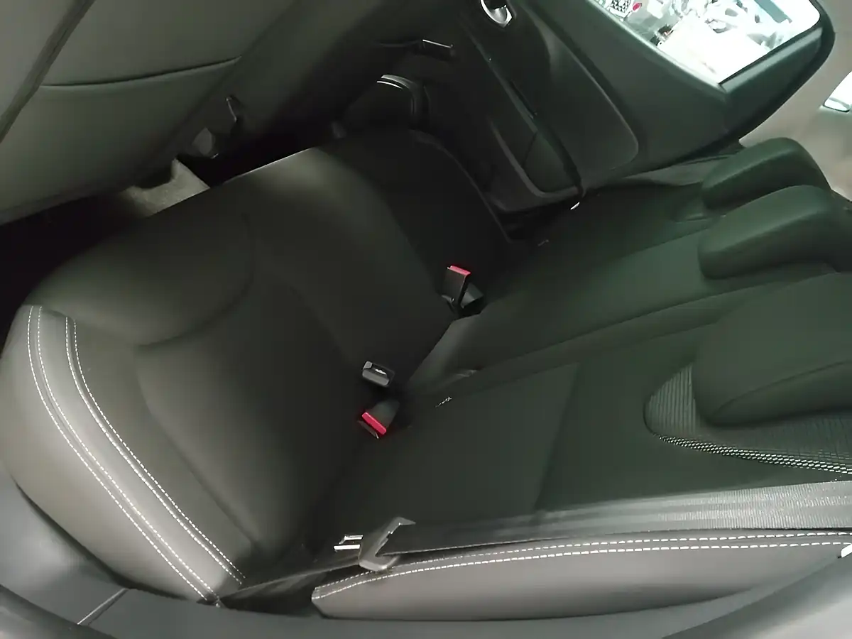 Used 2018 Renault Clio Iconic Blue - Interior and Exterior details 17