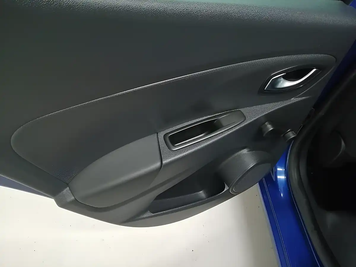Used 2018 Renault Clio Iconic Blue - Interior and Exterior details 18