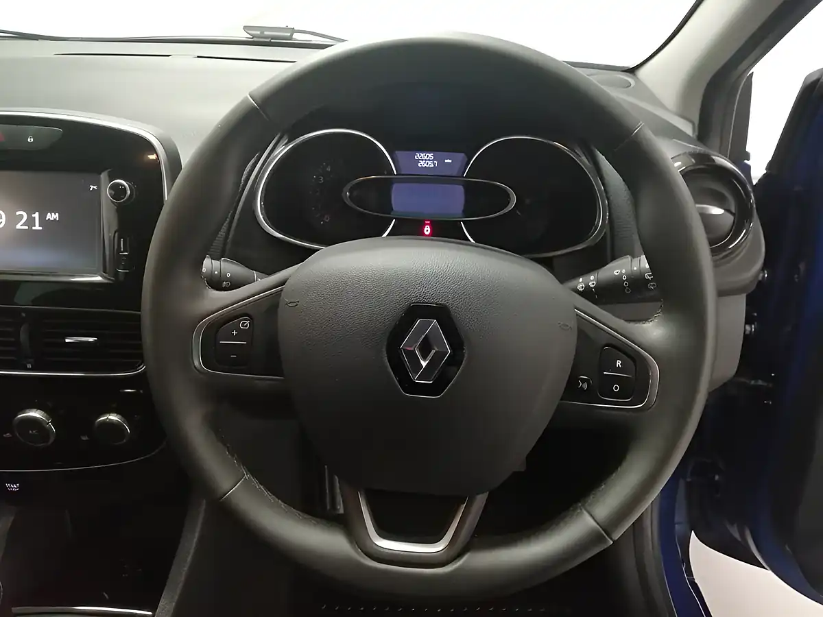 Used 2018 Renault Clio Iconic Blue - Interior and Exterior details 7
