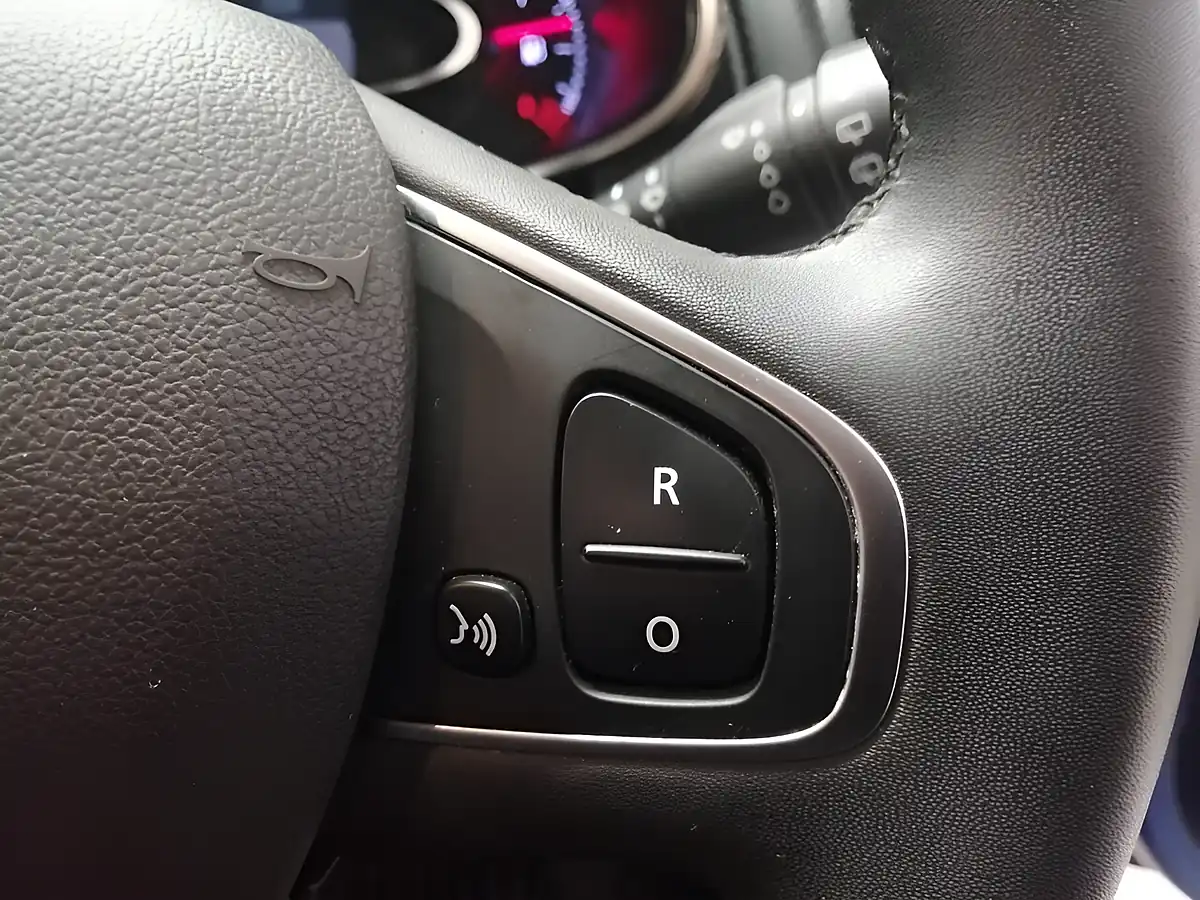 Used 2018 Renault Clio Iconic Blue - Interior and Exterior details 9