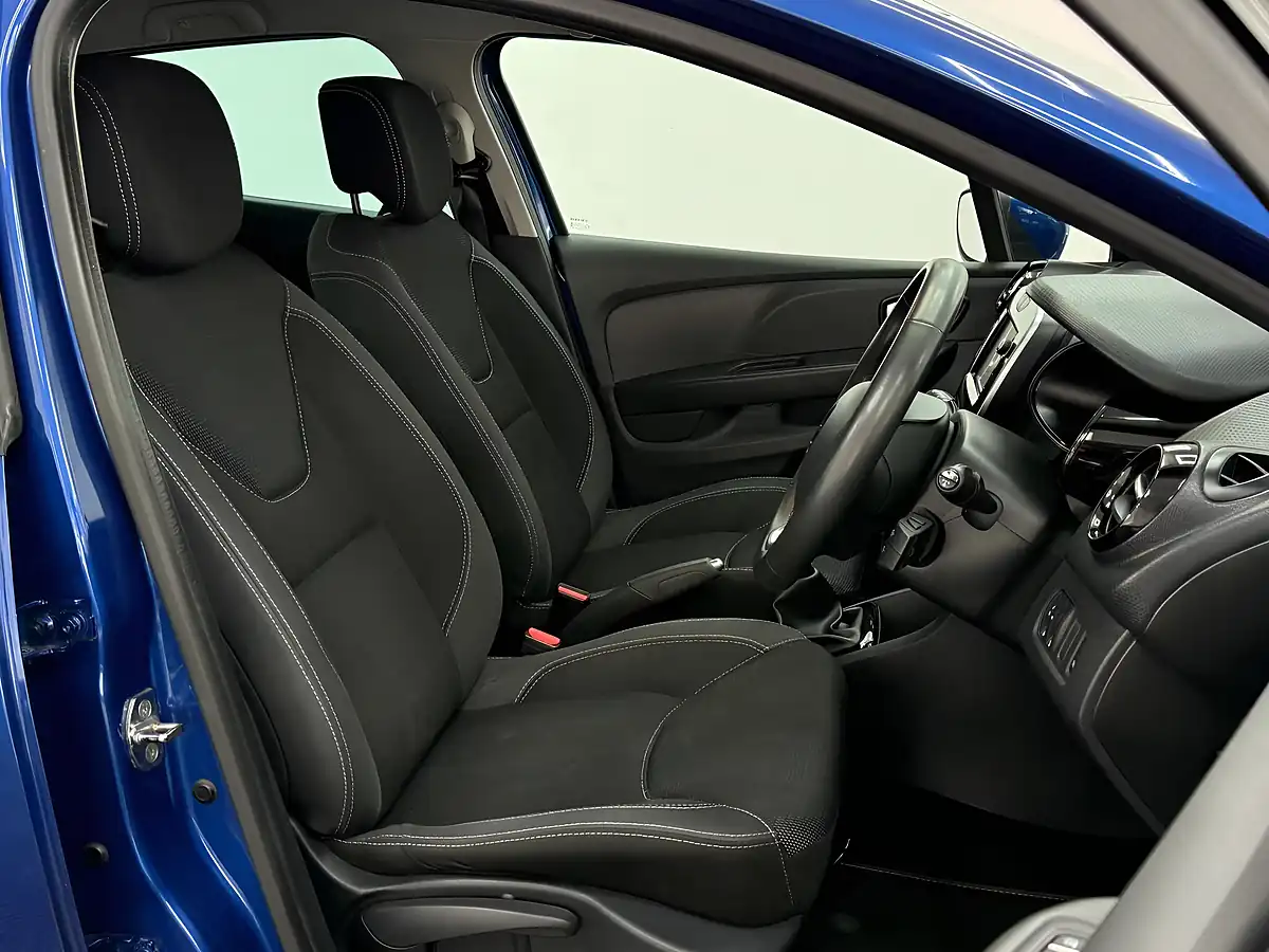 Used 2018 Renault Clio Iconic Blue - Interior and Exterior details 11