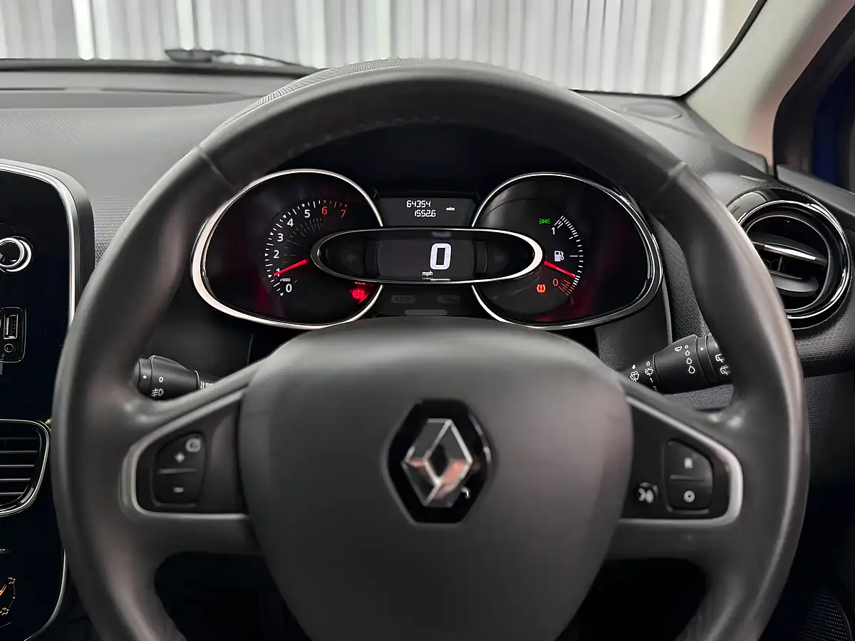 Used 2018 Renault Clio Iconic Blue - Interior and Exterior details 12