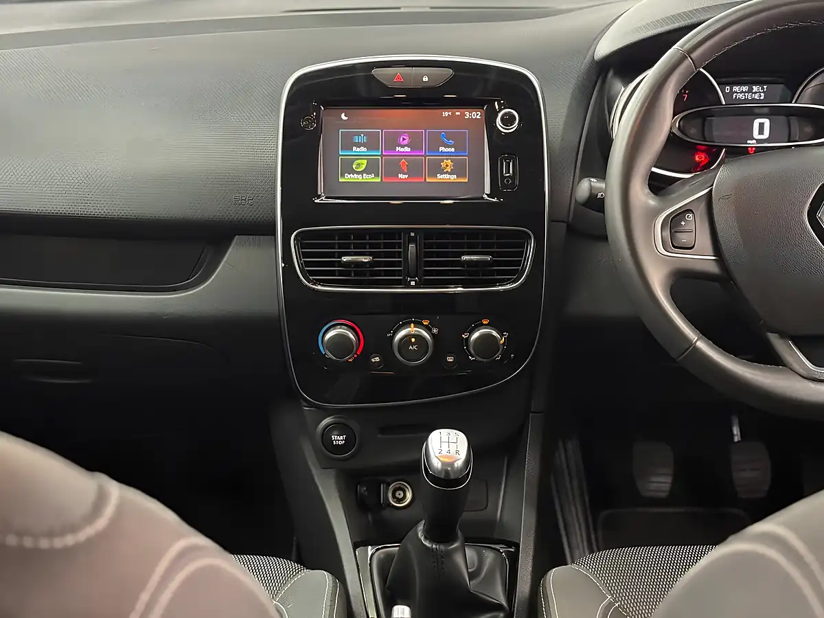 Used 2018 Renault Clio Iconic Blue - Interior and Exterior details 14
