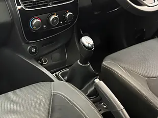 Used 2018 Renault Clio Iconic Blue - Interior and Exterior details 15