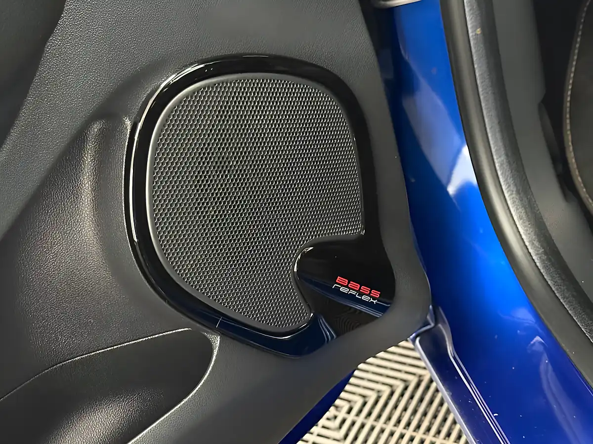 Used 2018 Renault Clio Iconic Blue - Interior and Exterior details 16