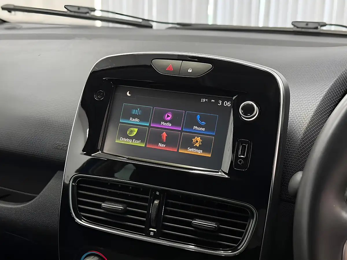 Used 2018 Renault Clio Iconic Blue - Interior and Exterior details 17