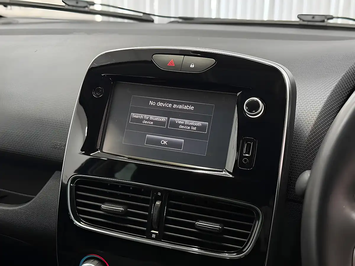 Used 2018 Renault Clio Iconic Blue - Interior and Exterior details 18