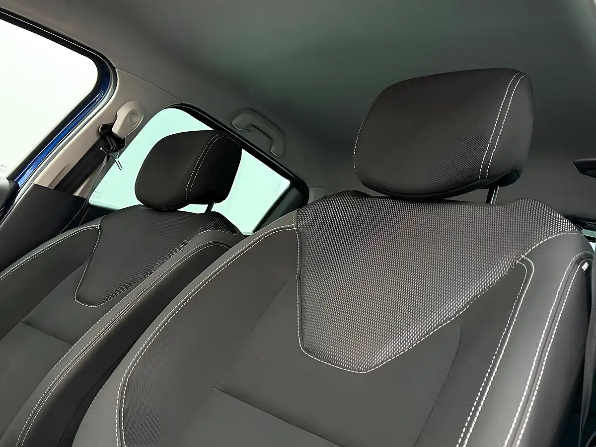 Used 2018 Renault Clio Iconic Blue - Interior and Exterior details 2