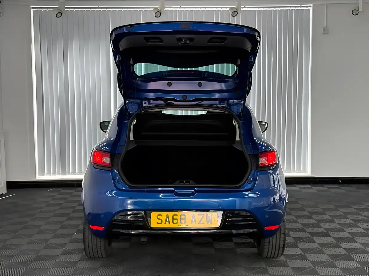 Used 2018 Renault Clio Iconic Blue - Interior and Exterior details 8