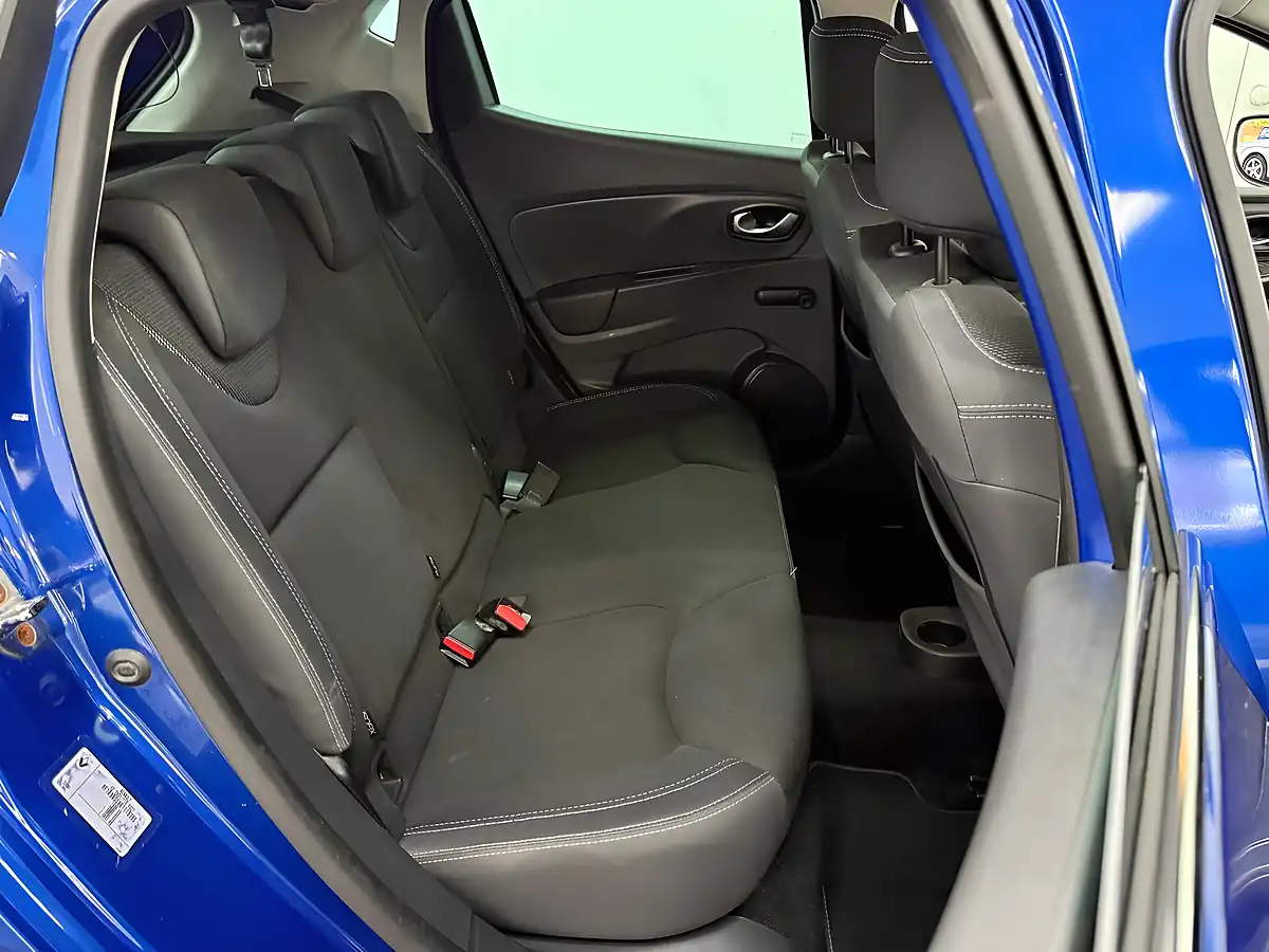 Used 2018 Renault Clio Iconic Blue - Interior and Exterior details 9
